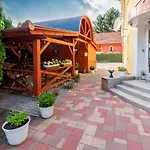 Boglarka Panzio - Etterem 3*
