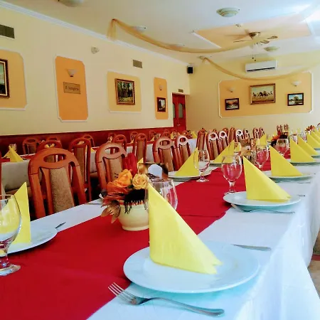 Guest house Boglarka Panzio - Etterem Es Apartmanhazak Mezokovesd