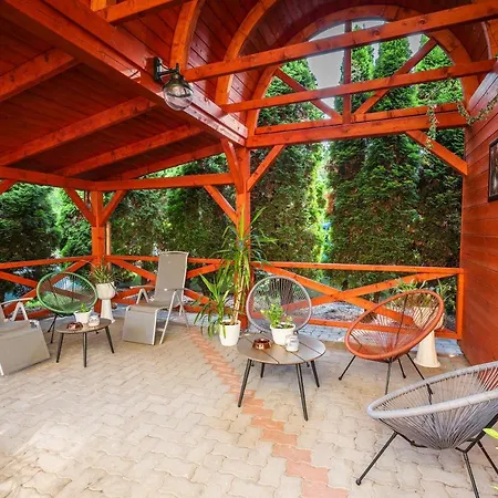 Boglarka Panzio - Etterem Es Apartmanhazak 3*