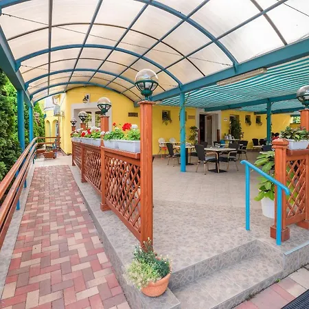 Guest house Boglarka Panzio - Etterem Es Apartmanhazak