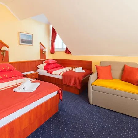 Boglarka Panzio - Etterem Es Apartmanhazak