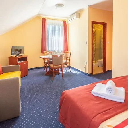 Guest house Boglarka Panzio - Etterem Es Apartmanhazak Mezokovesd