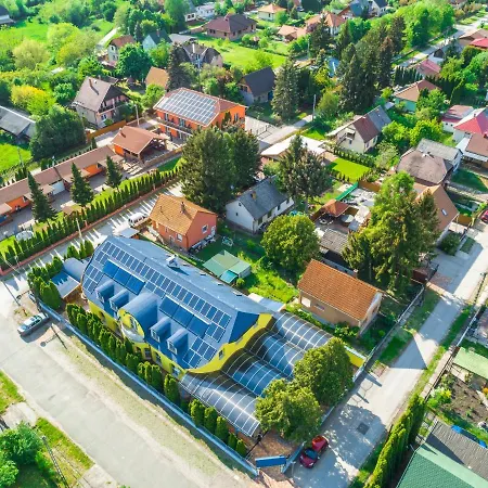 Guest house Boglarka Panzio - Etterem Es Apartmanhazak Mezokovesd