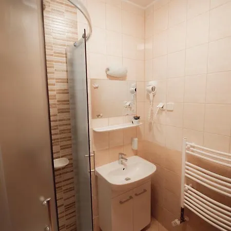 Guest house Boglarka Panzio - Etterem Es Apartmanhazak Mezokovesd