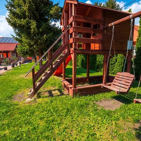 Guest house Boglarka Panzio - Etterem Es Apartmanhazak Mezokovesd