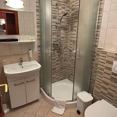 Guest house Boglarka Panzio - Etterem Es Apartmanhazak 2*