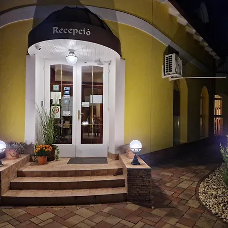 Boglarka Panzio - Etterem 3*