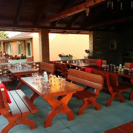 Boglarka Panzio - Etterem Es Apartmanhazak Mezokovesd