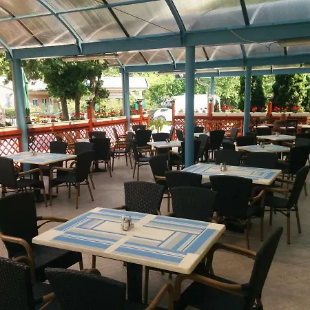 Guest house Boglarka Panzio - Etterem Es Apartmanhazak 3*