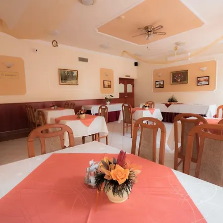 Boglarka Panzio - Etterem Es Apartmanhazak Mezokovesd