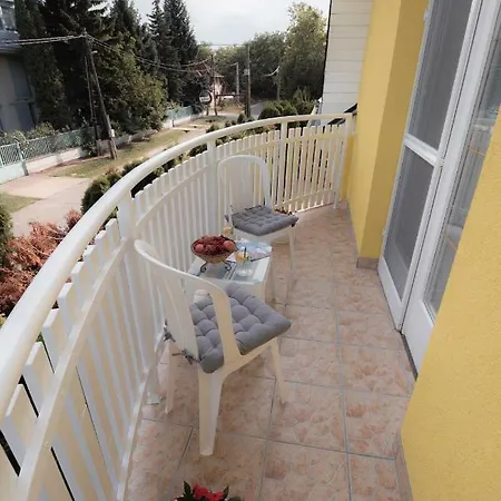 Guest house Boglarka Panzio - Etterem Es Apartmanhazak Mezokovesd