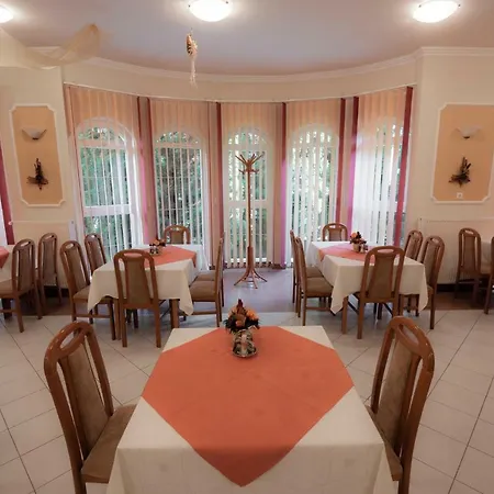 Boglarka Panzio - Etterem Es Apartmanhazak Guest house