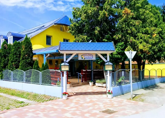 Boglarka Panzio - Etterem Es Apartmanhazak Pensionat