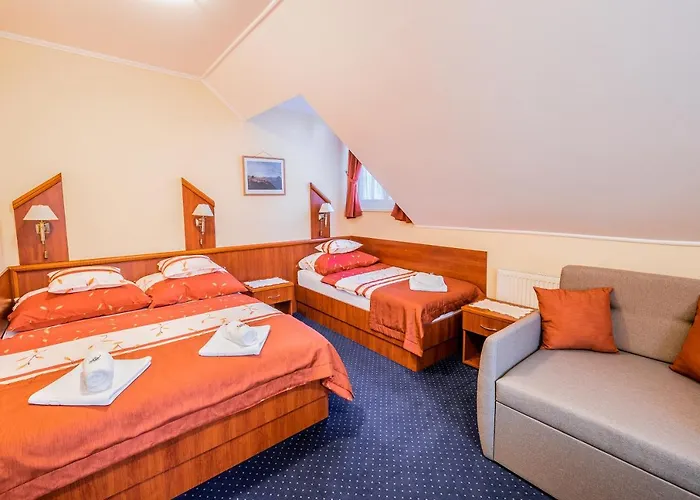 Pensionat Boglarka Panzio - Etterem Es Apartmanhazak