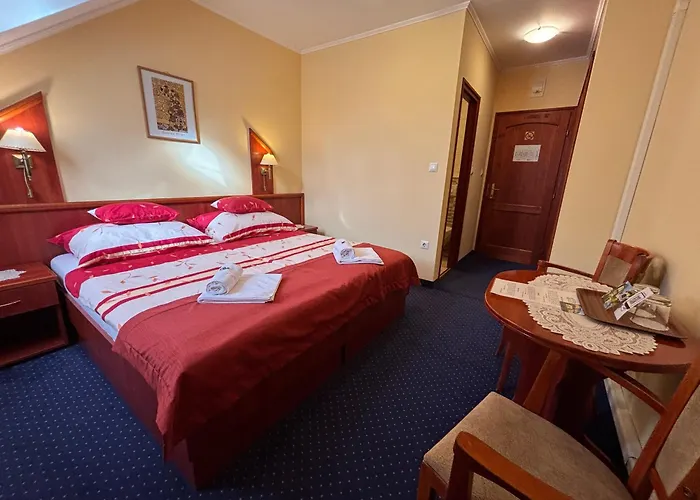Pensionat Boglarka Panzio - Etterem Es Apartmanhazak