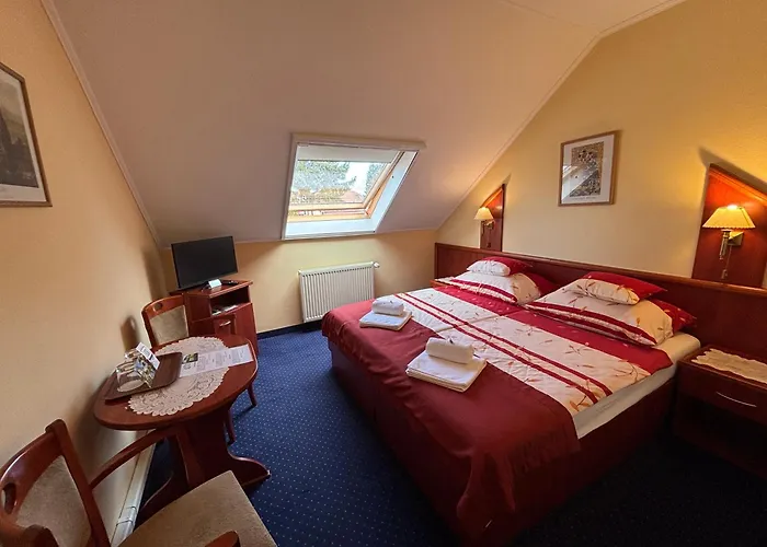 Boglarka Panzio - Etterem Es Apartmanhazak Pensionat 3*