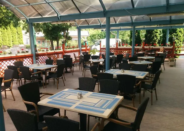 Pensionat Boglarka Panzio - Etterem Es Apartmanhazak 3*